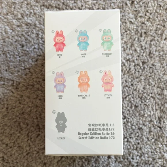 Labubu The Monsters - Big Into Energy - LOVE (red) Vinyl Face Plush Pendant - Picture 7 of 7